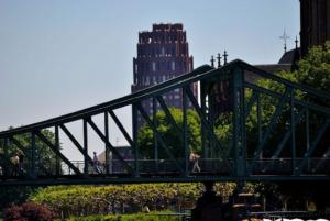 Maintower und Eiserner Steg